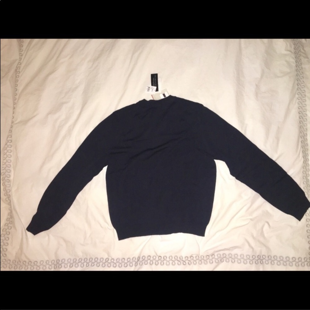 Bloomingdales  Navy V neck sweater. XL